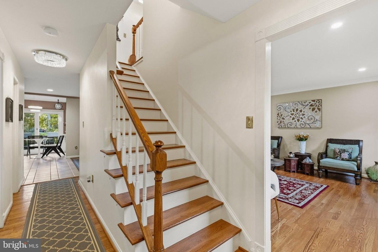 8715 Shadowlake Way - Photo 3 of 36