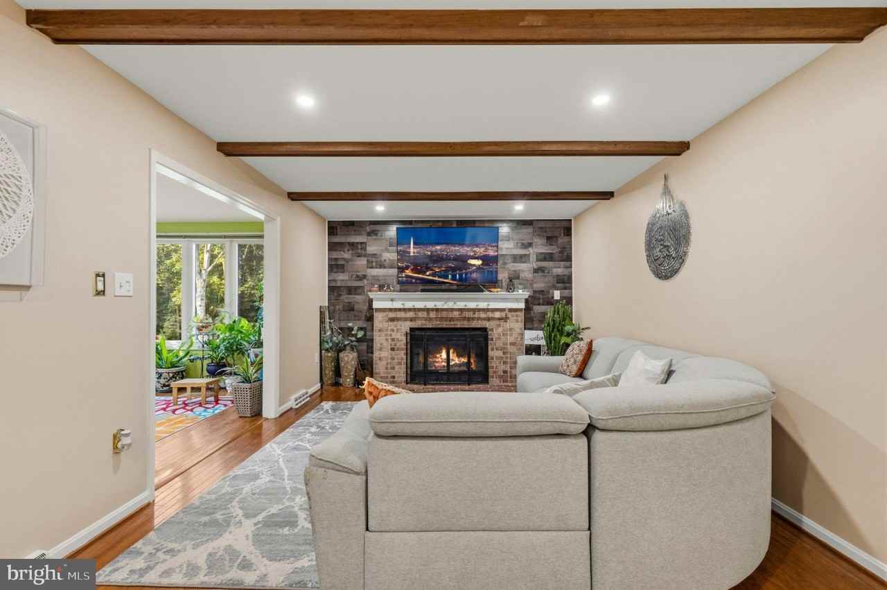 8715 Shadowlake Way - Photo 5 of 36