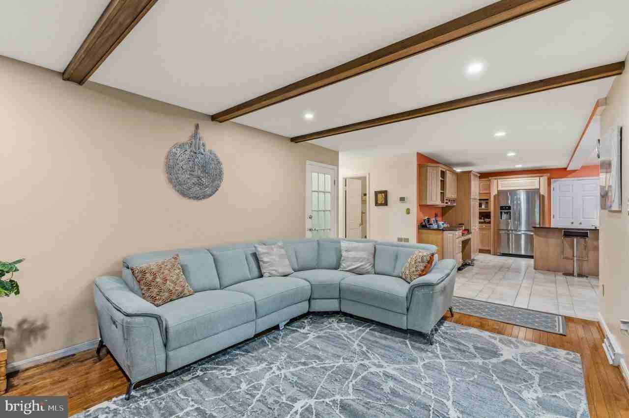8715 Shadowlake Way - Photo 6 of 36