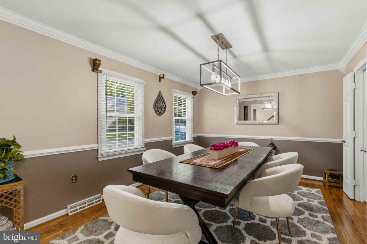 8715 Shadowlake Way - Photo 7 of 36