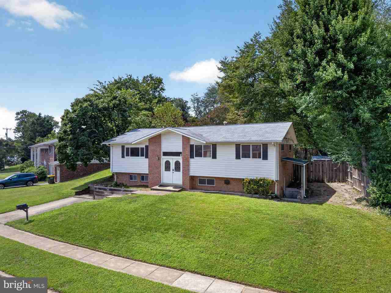 8110 Springfield Village Dr - Photo 2 of 31