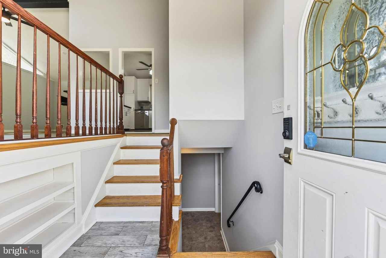 8110 Springfield Village Dr - Photo 5 of 31