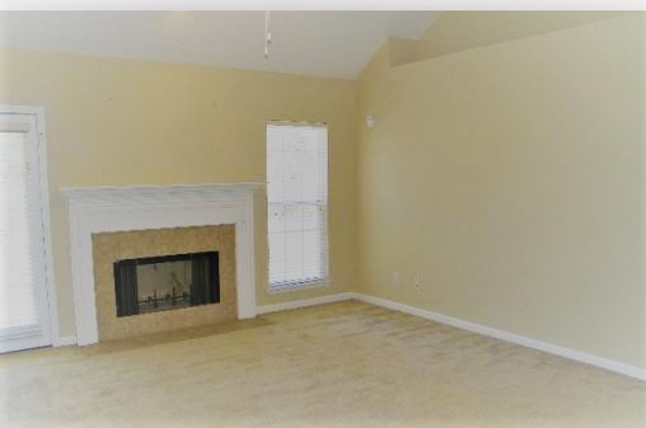 256 Silver Brook Cir - Photo 2 of 7
