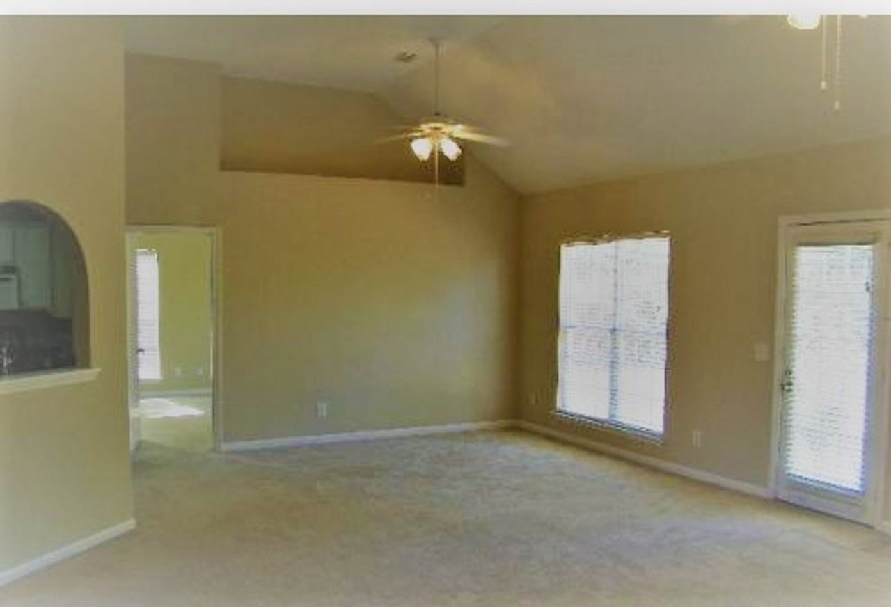 256 Silver Brook Cir - Photo 3 of 7