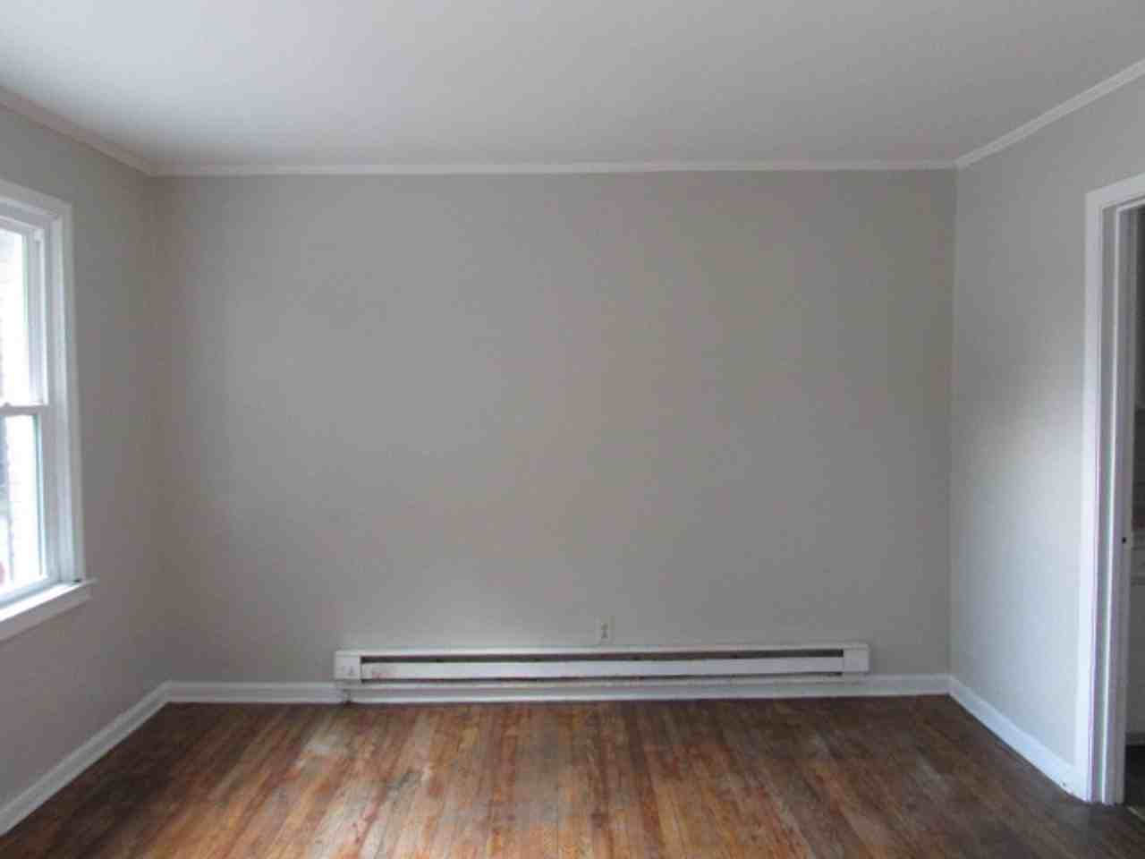 207 Montreat St - Photo 2 of 9