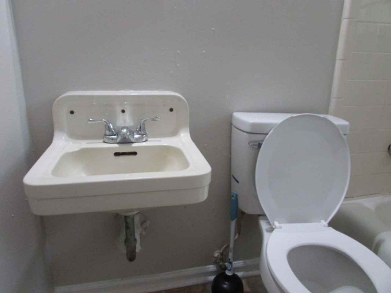 207 Montreat St - Photo 7 of 9