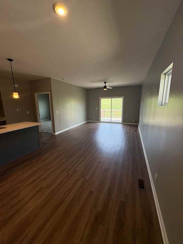 8128 S 178th St - Photo 5 of 31
