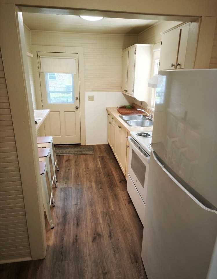 420 Manning Ave - Photo 4 of 11