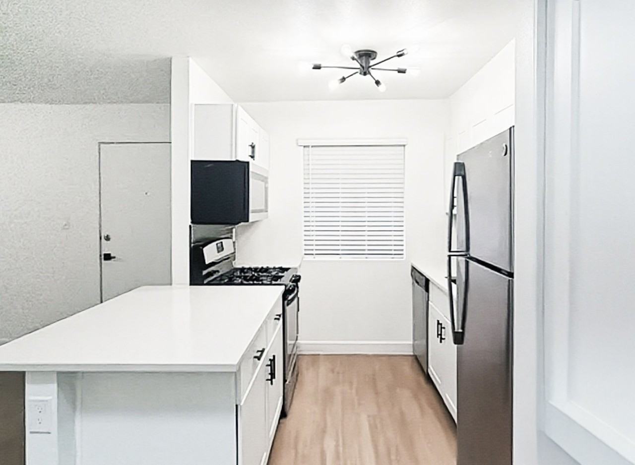 GREENHOUSE APARTMENTS - Photo 2 of 5