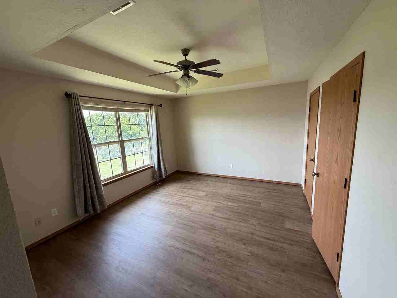3343 S Hillcrest St - Photo 6 of 8