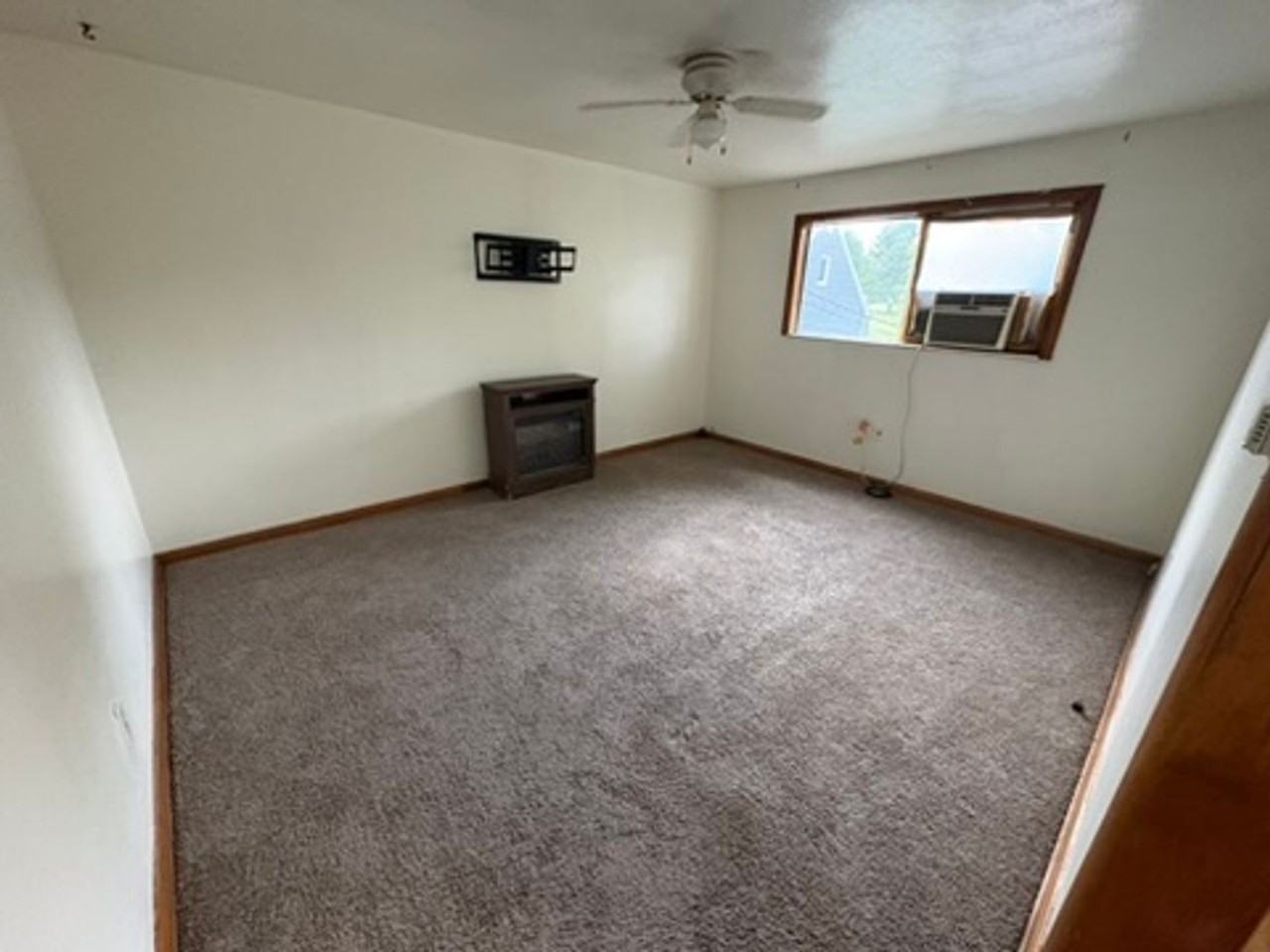 Thomas Ln - Photo 2 of 5