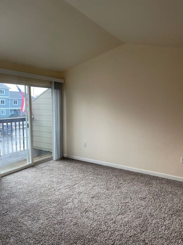 #400 BAYVIEW BY THE SEA APARTMENTS - Photo 2 of 6