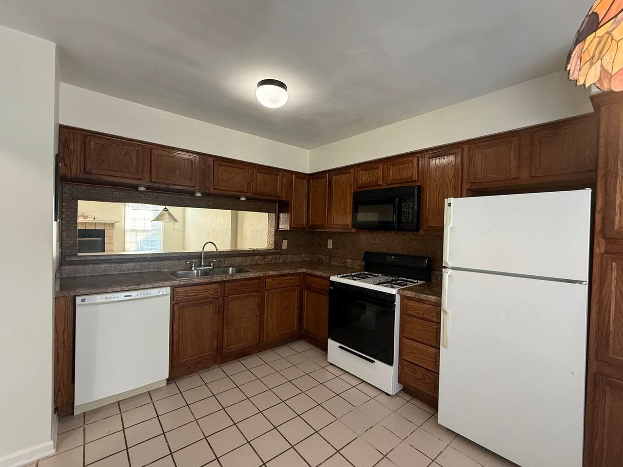 1118 Hillock Xing - Photo 2 of 19