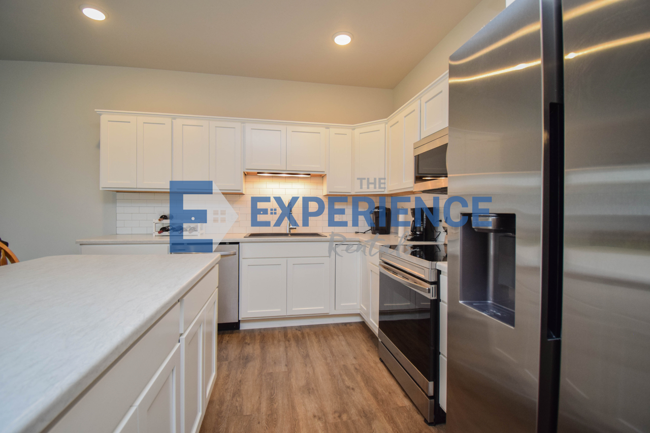 9052 W Ark Pl - Photo 4 of 19