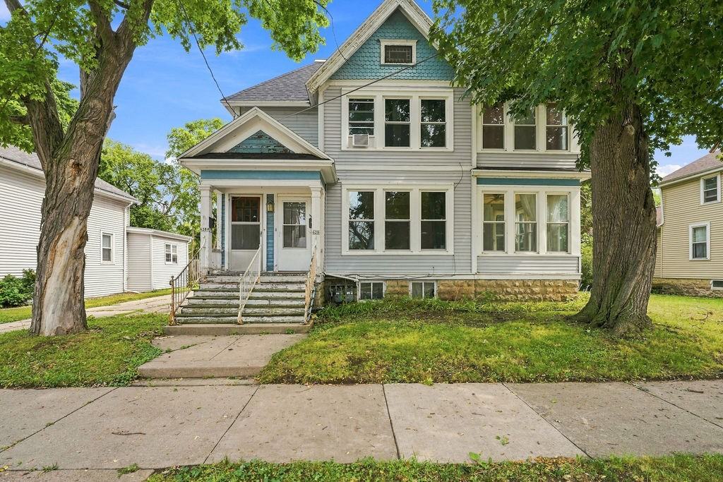 628 Jefferson St - Photo 2 of 10