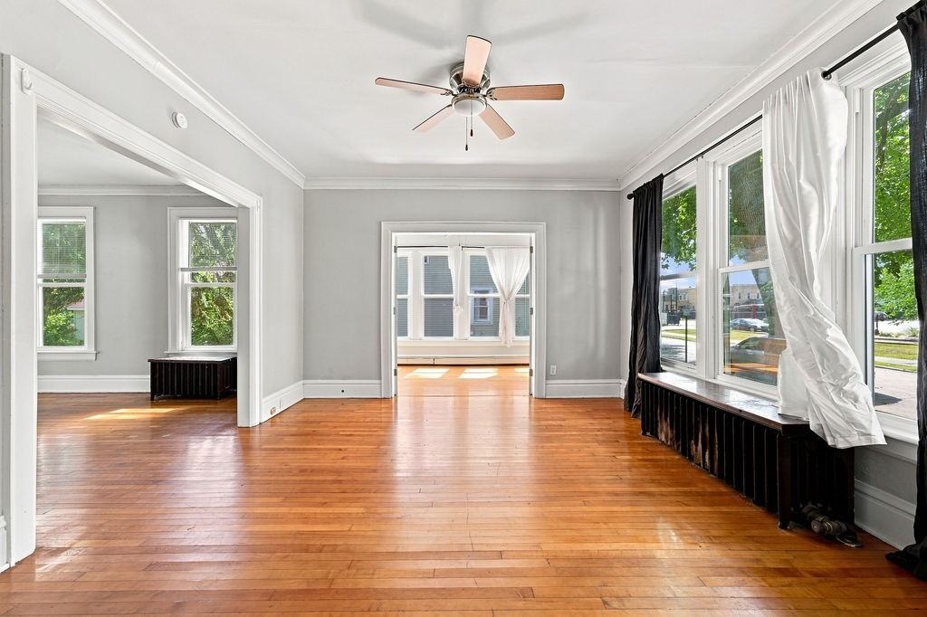 628 Jefferson St - Photo 3 of 10