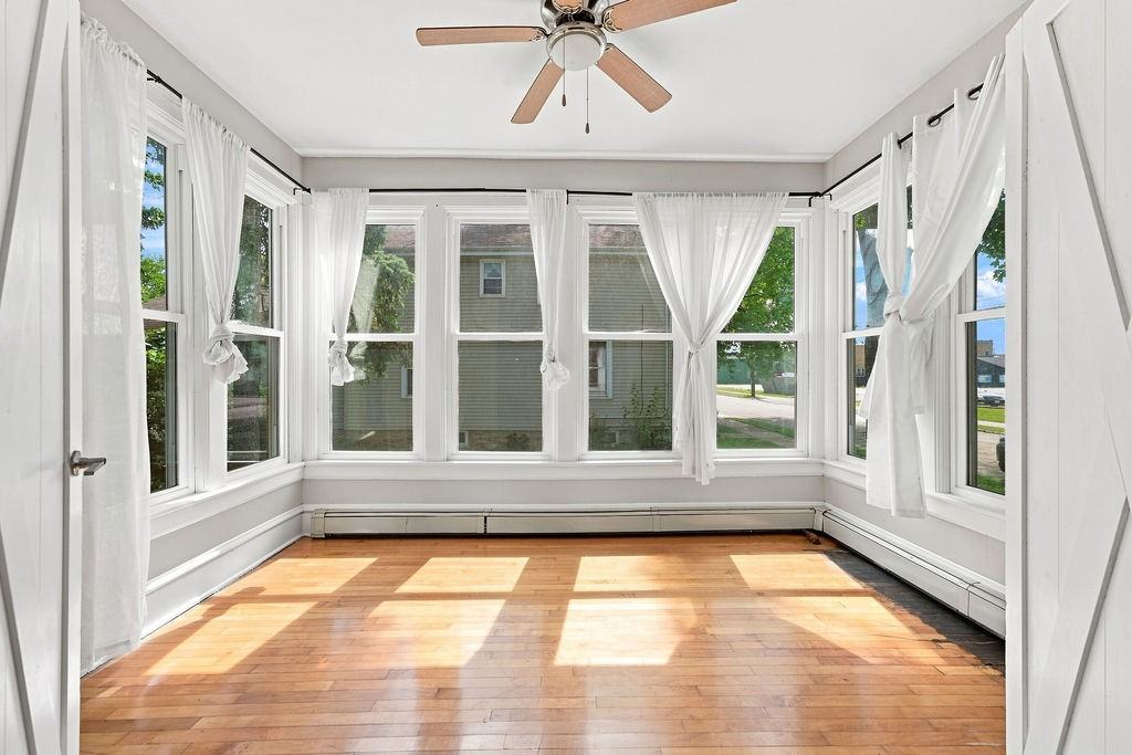 628 Jefferson St - Photo 4 of 10