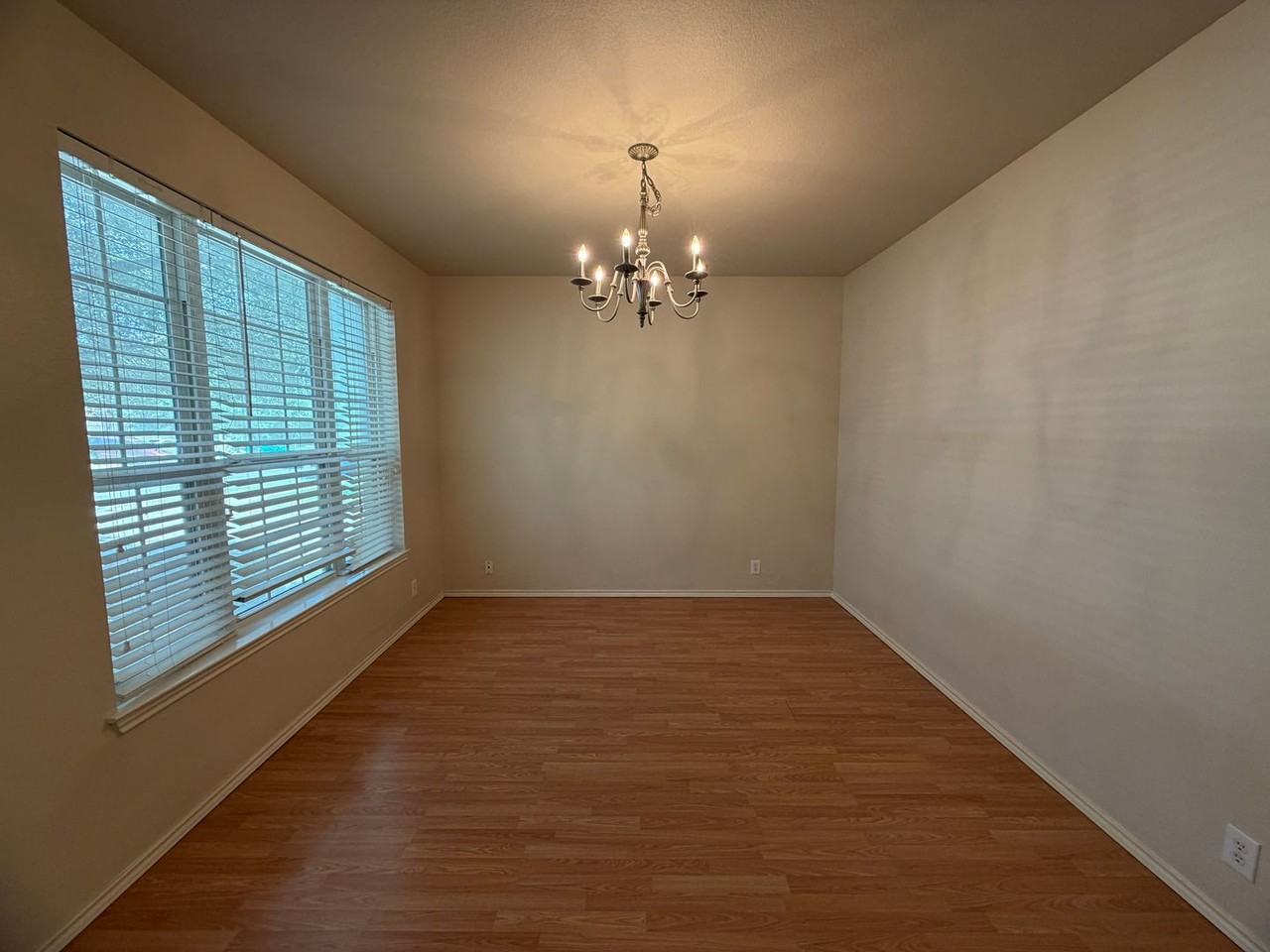 221 Turnberry Dr - Photo 3 of 19