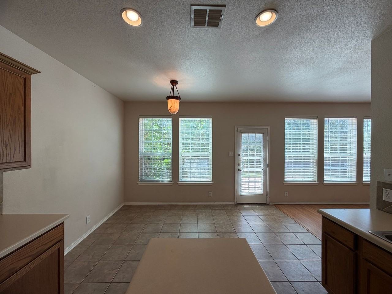 221 Turnberry Dr - Photo 6 of 19