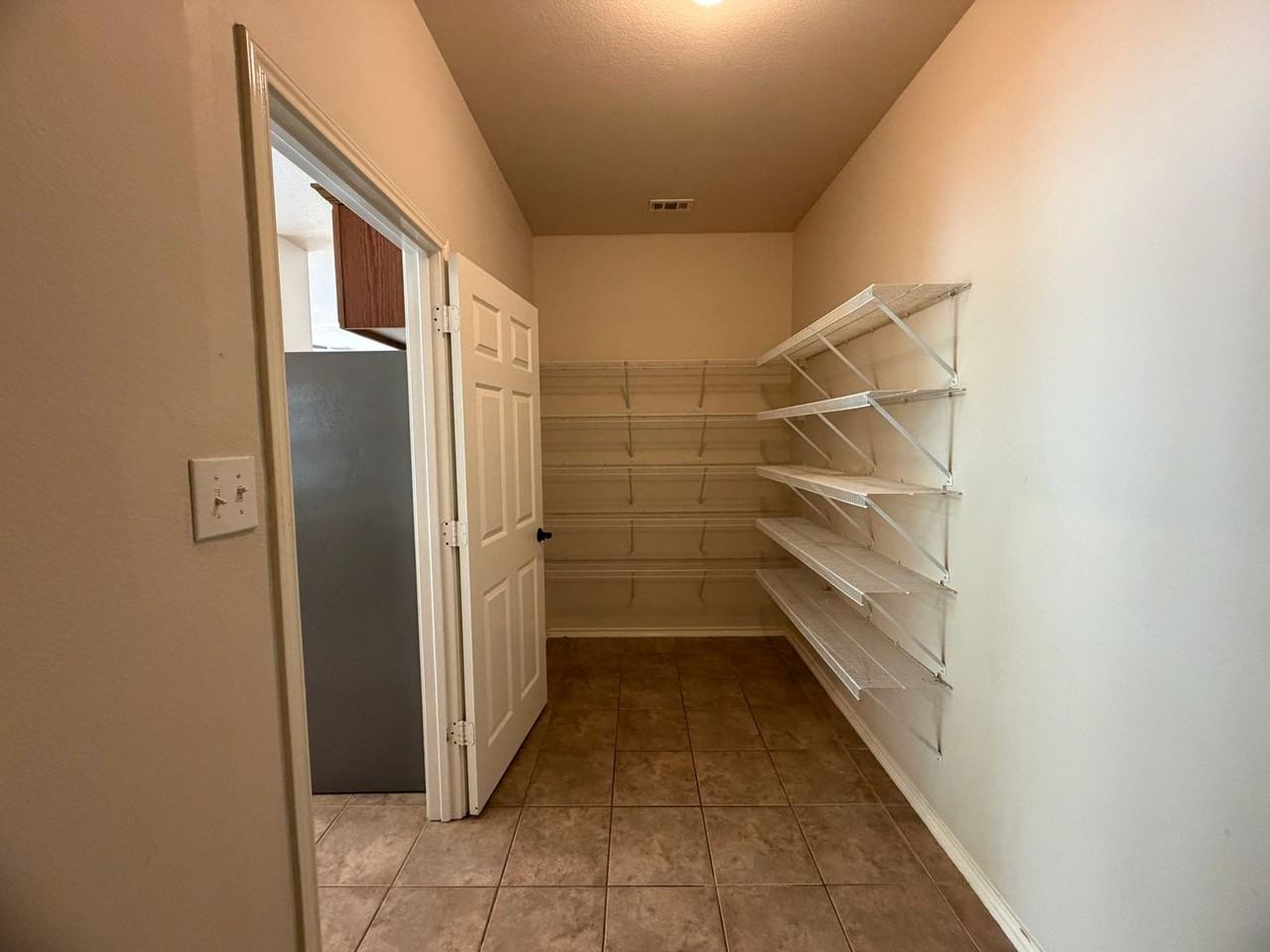 221 Turnberry Dr - Photo 7 of 19