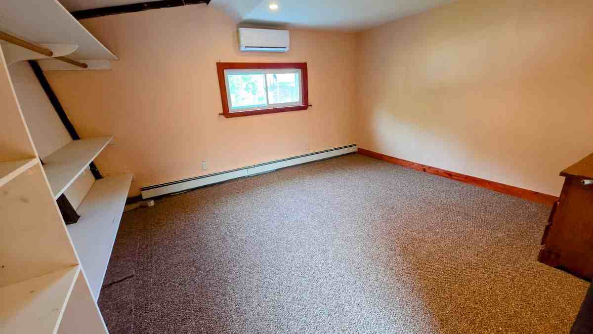 395 Plymouth St - Photo 5 of 33
