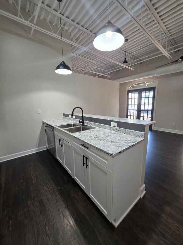 1611 White Way - Photo 3 of 15