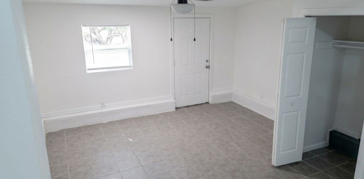 210 S 15th St - Photo 5 of 22