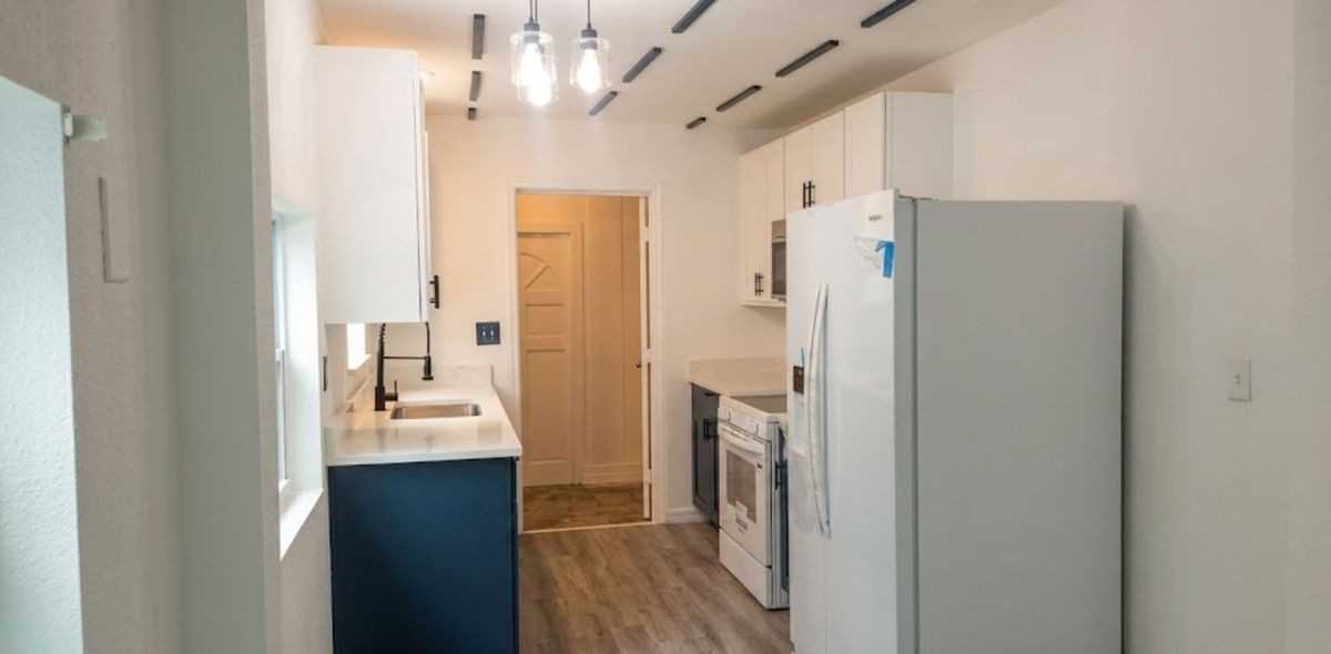 1412 Laurel St - Photo 3 of 23