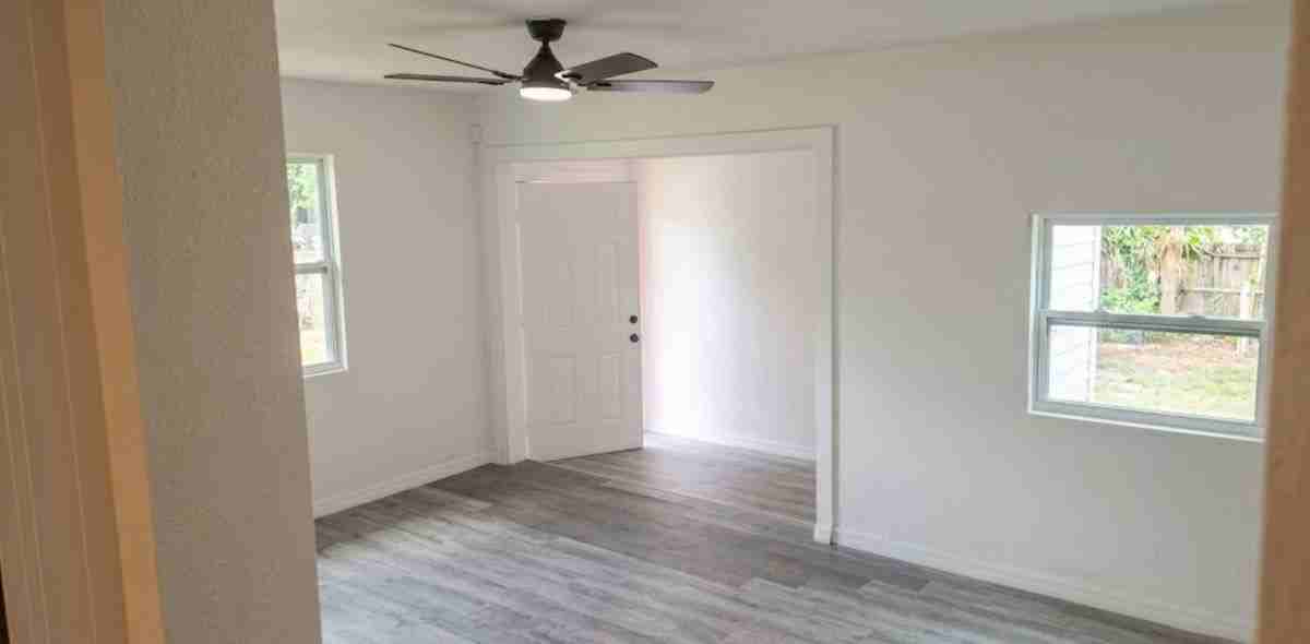 1412 Laurel St - Photo 4 of 23