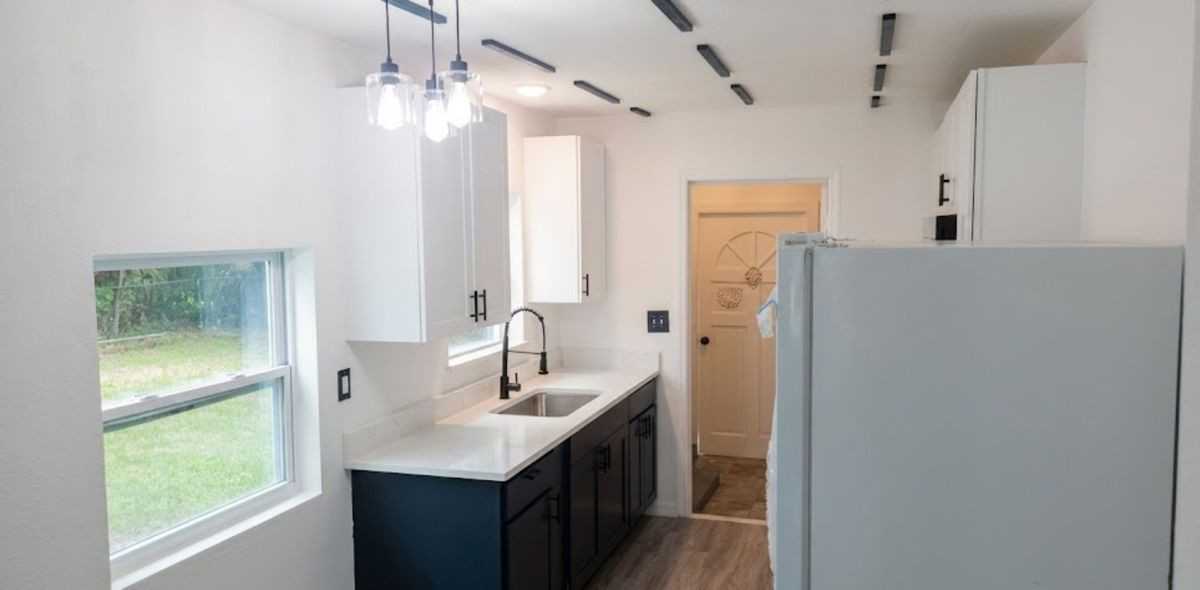 1412 Laurel St - Photo 7 of 23