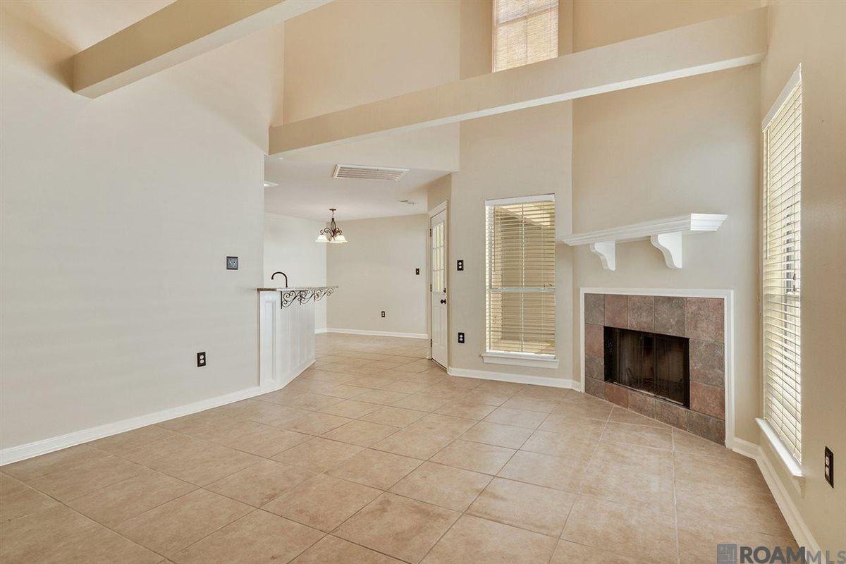 5156 Stumberg Ln - Photo 4 of 15