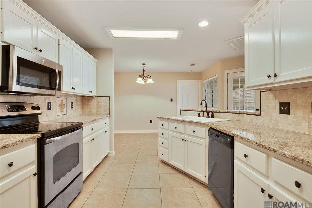 5156 Stumberg Ln - Photo 5 of 15