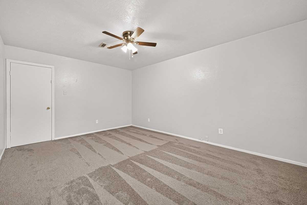 24050 Spring Briar Ln - Photo 3 of 28