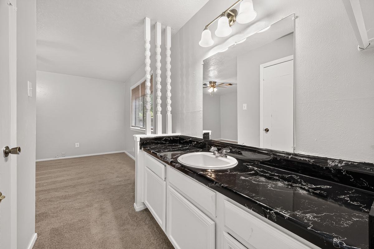 24050 Spring Briar Ln - Photo 7 of 28