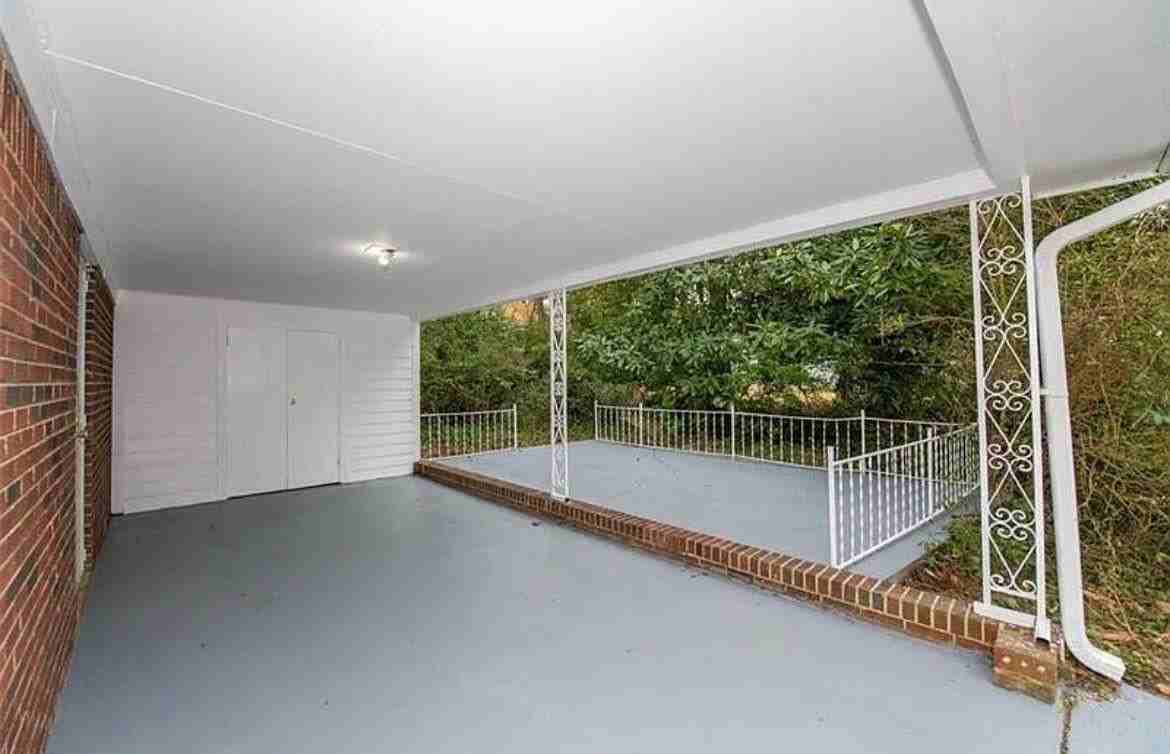 2042 Jones Rd Nw - Photo 3 of 24