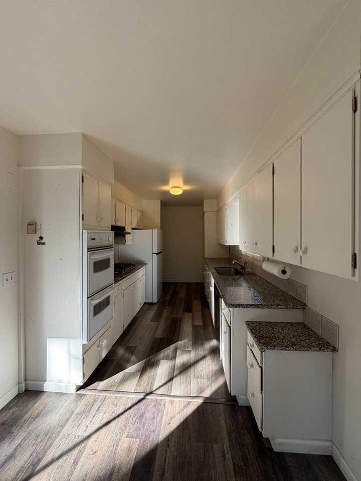 916 Sunset Dr - Photo 5 of 19