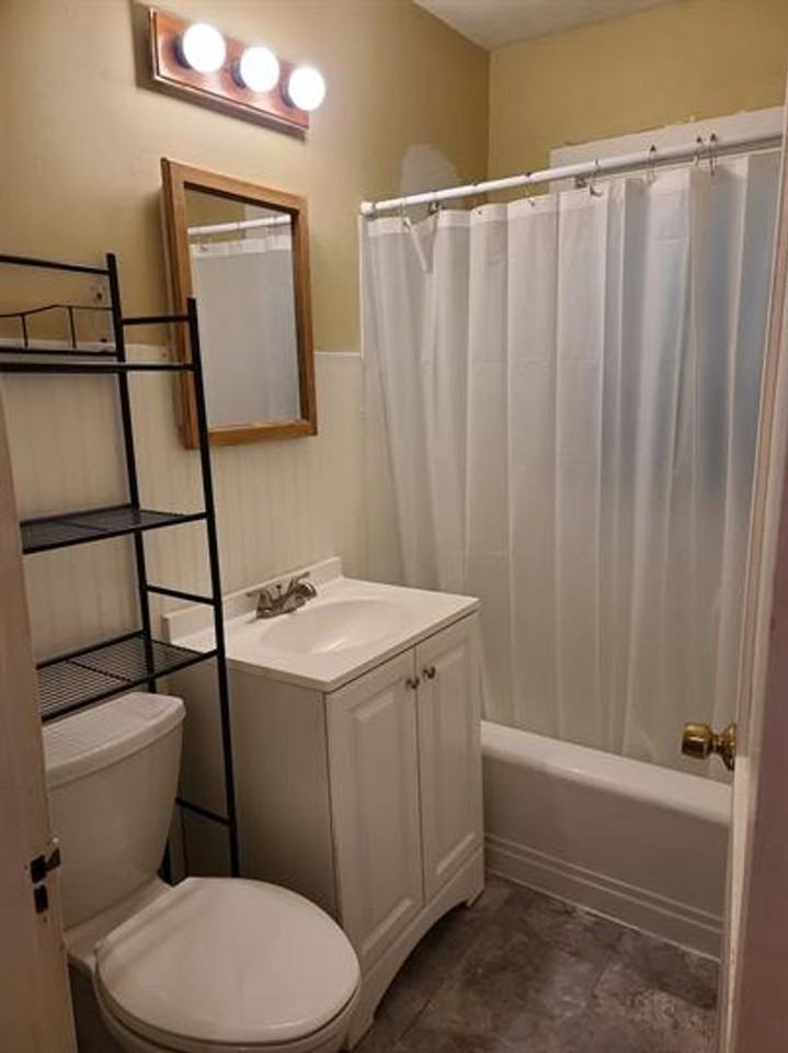 1411 Greenbriar Dr - Photo 3 of 10
