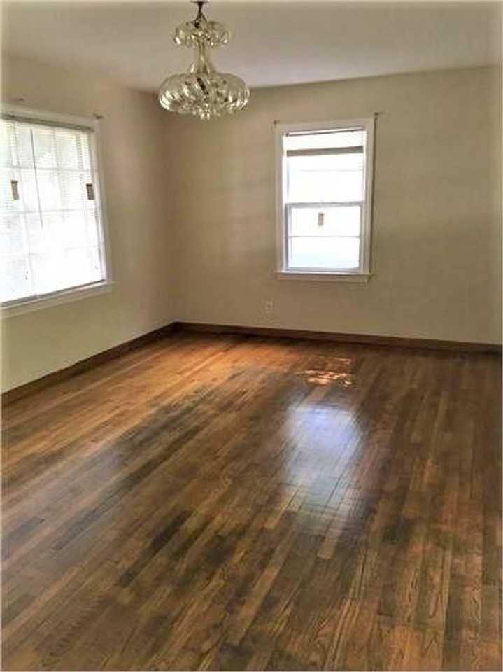 1411 Greenbriar Dr - Photo 4 of 10