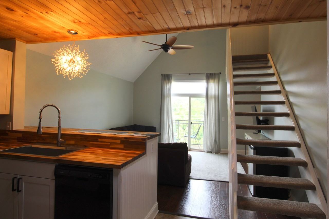 1330 Hunters Rd Apt L - Photo 3 of 18
