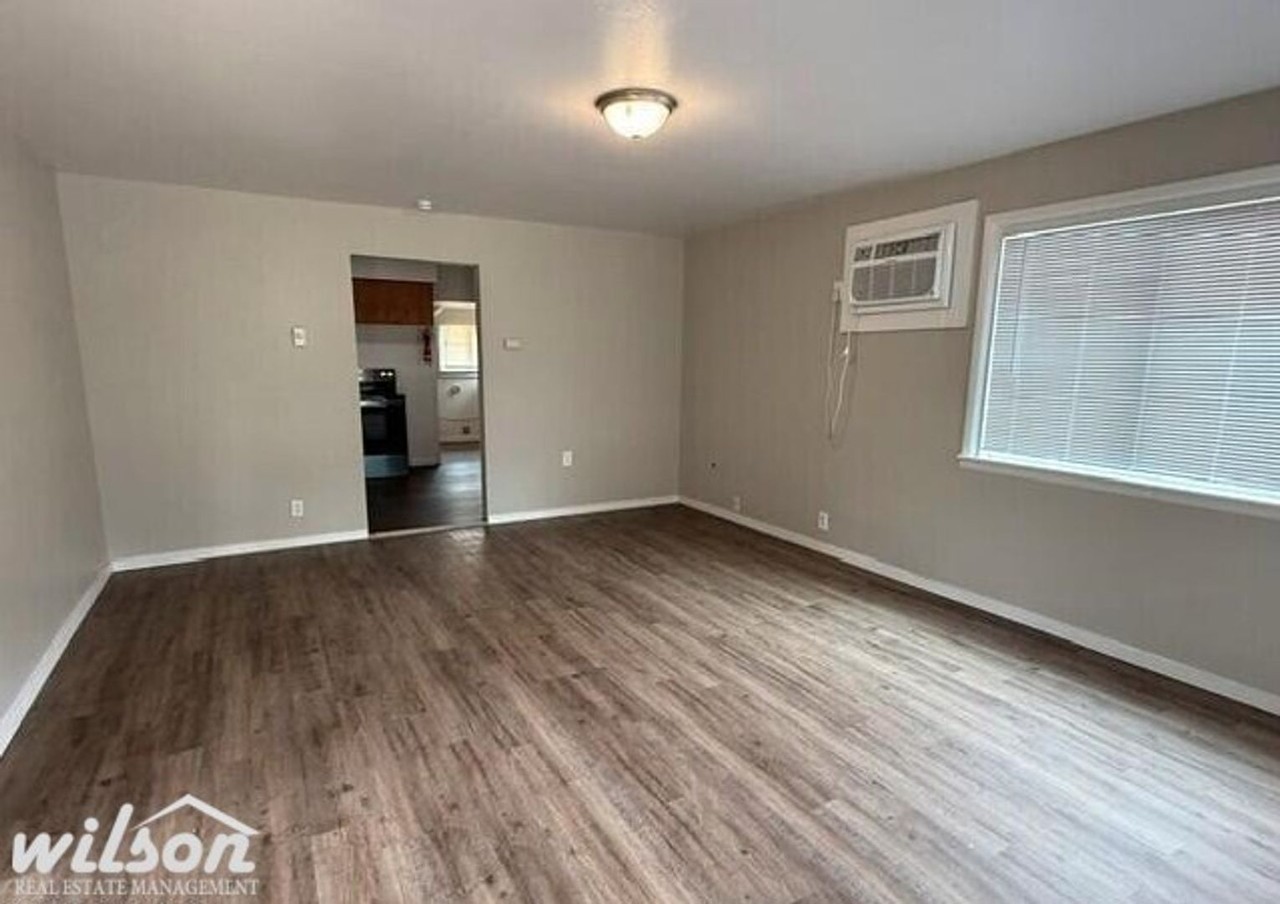 550 A St - Photo 2 of 14