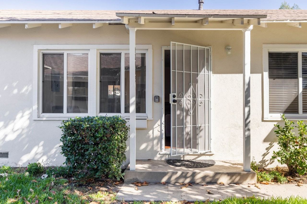 12413 Chandler Blvd - Photo 2 of 19