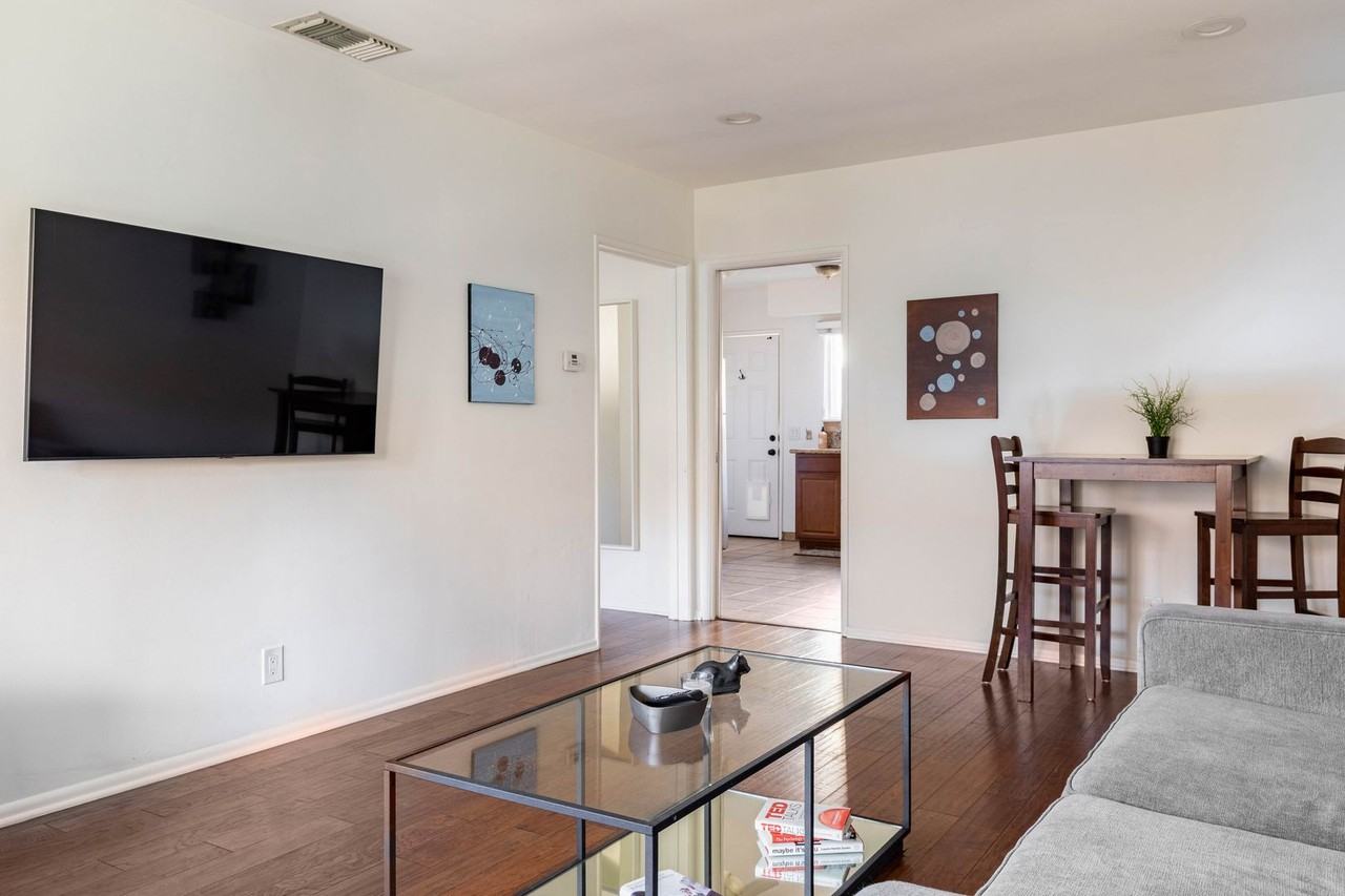 12413 Chandler Blvd - Photo 6 of 19