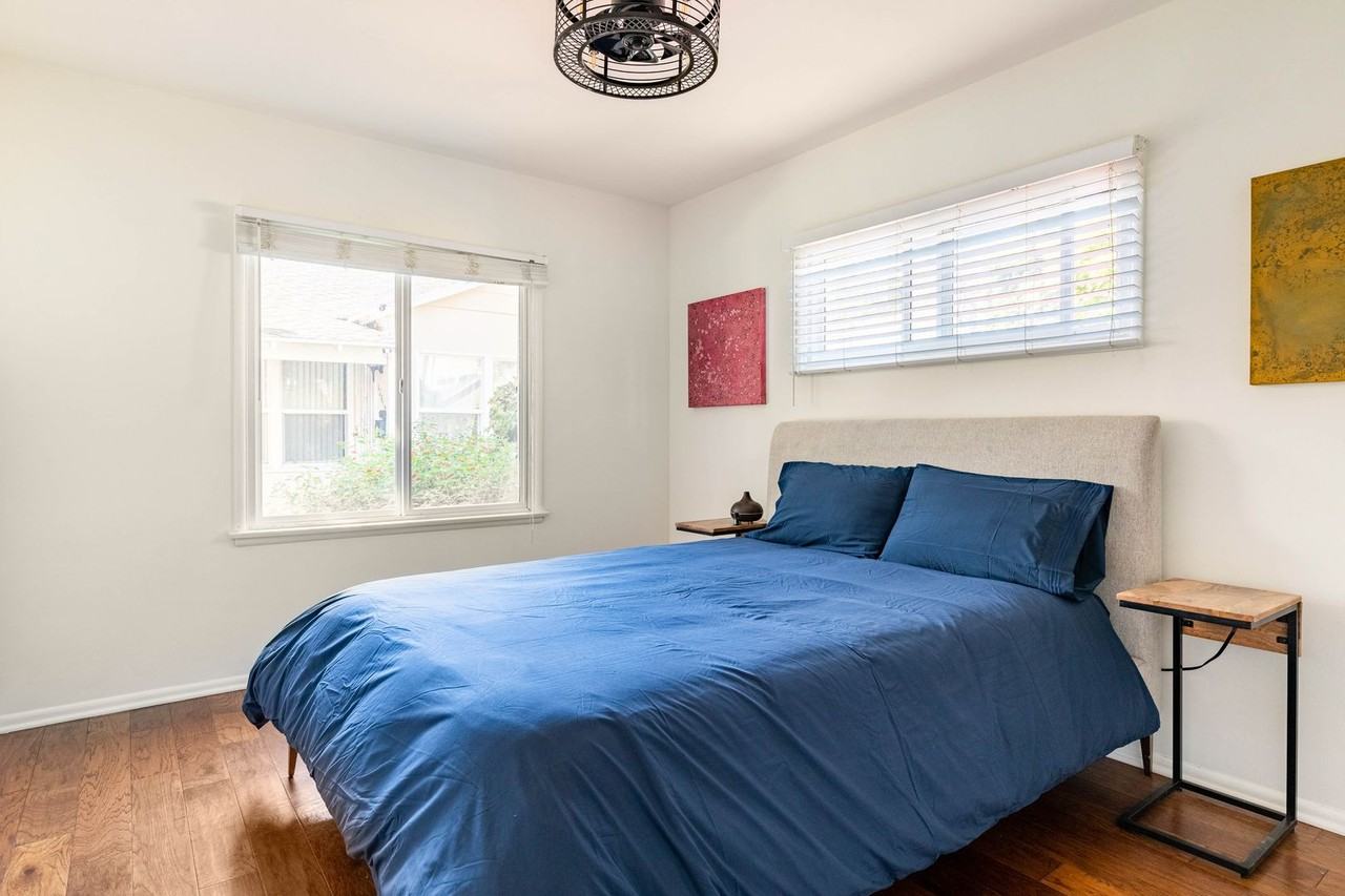 12415 Chandler Blvd - Photo 5 of 16