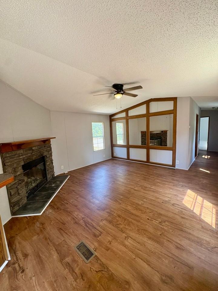 1498 Siddens Rd - Photo 3 of 10
