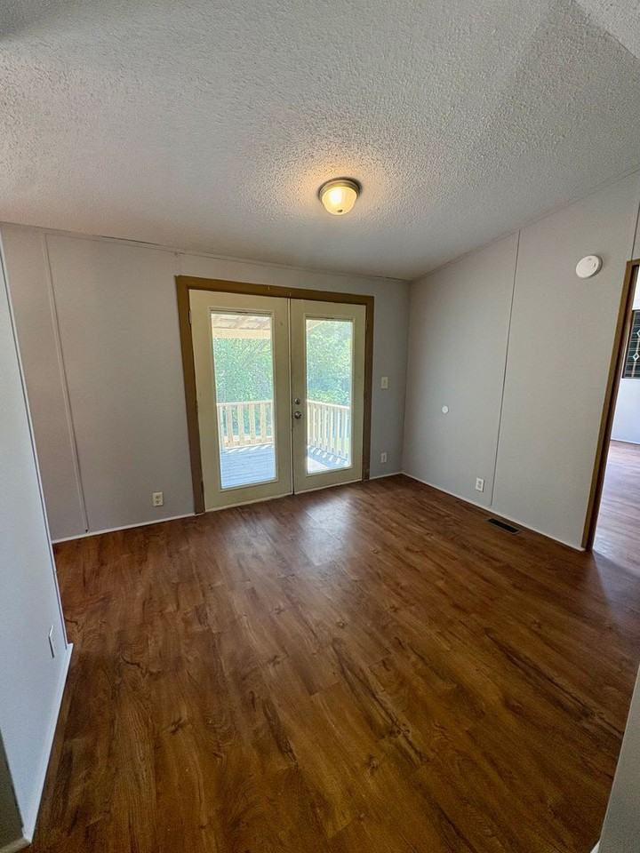 1498 Siddens Rd - Photo 5 of 10