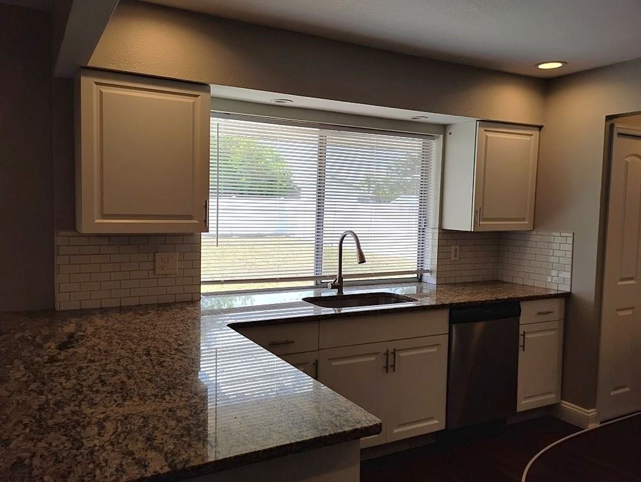 3055 Pan American Blvd - Photo 7 of 23