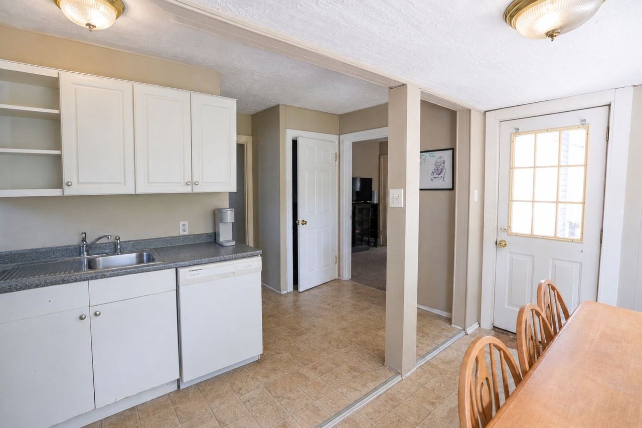 636 Golfview Dr - Photo 5 of 16