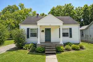 featured image of 712 Golfview Dr