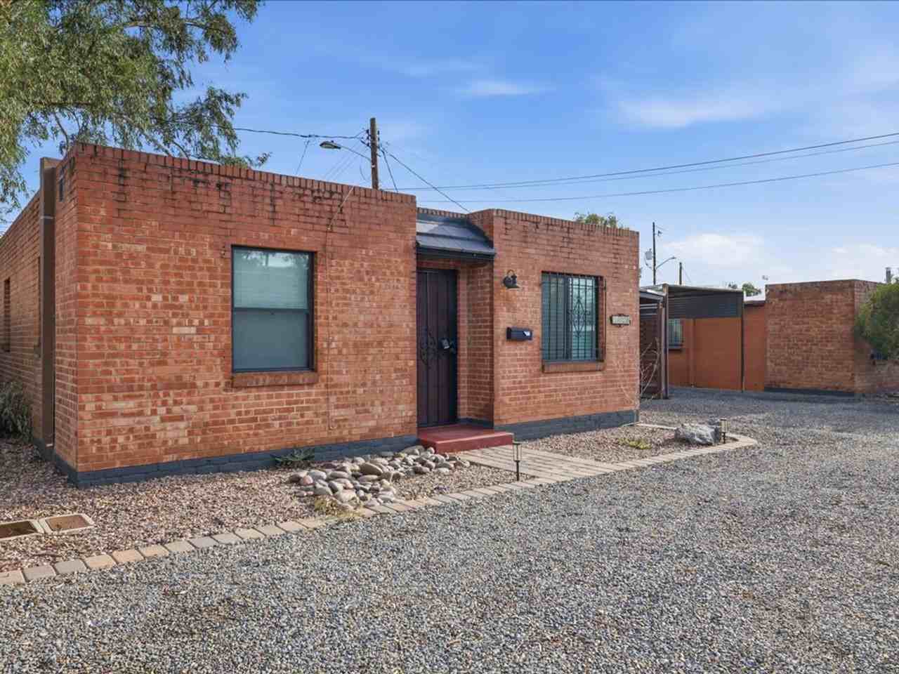 1618 N Forgeus Ave - Photo 2 of 21