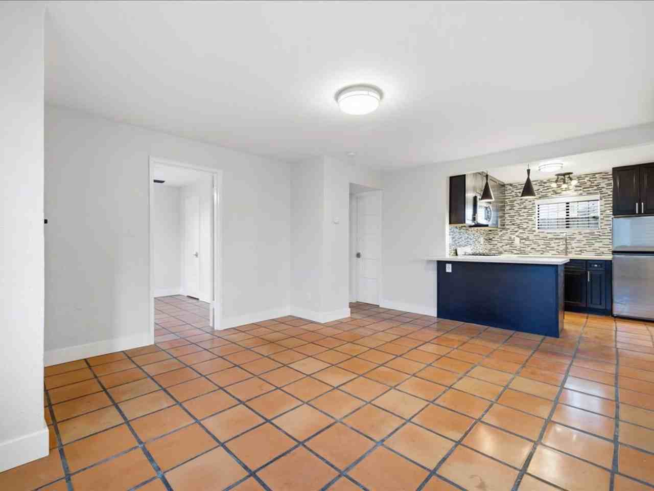 1618 N Forgeus Ave - Photo 5 of 21